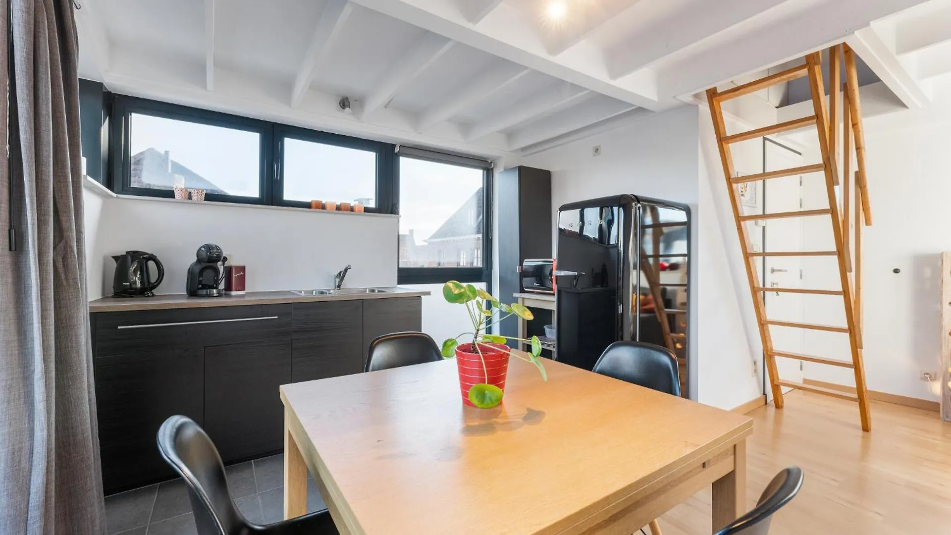 Apartament Duplex In Hartje Brugge Met Ruim Zonneterras 2P 0*, Brugia